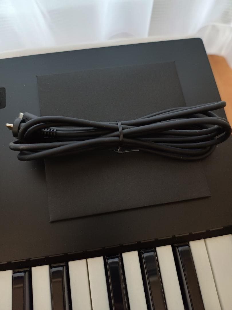 NI KONTROL S49 MK3 ライセンス付き新古品MIDIキーボード - メルカリ