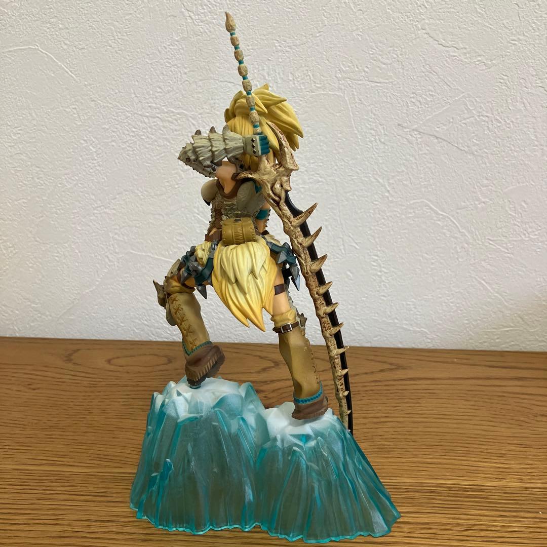 モンスターハンター キリン装備女ハンター フィギュア - メルカリ
