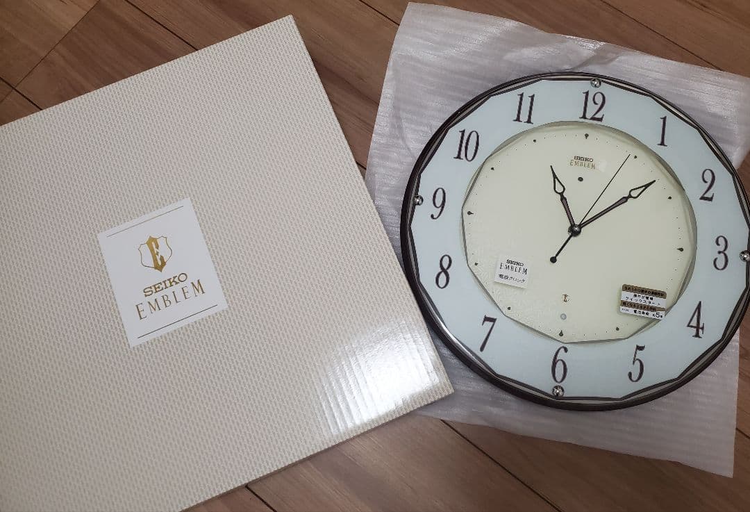 SEIKO EMBLEM 掛時計 セイコー エンブレム 新品未使用 保証書付き エンブレム 壁掛け時計 セイコー 電波 静音 電波時計 掛時計 クロック