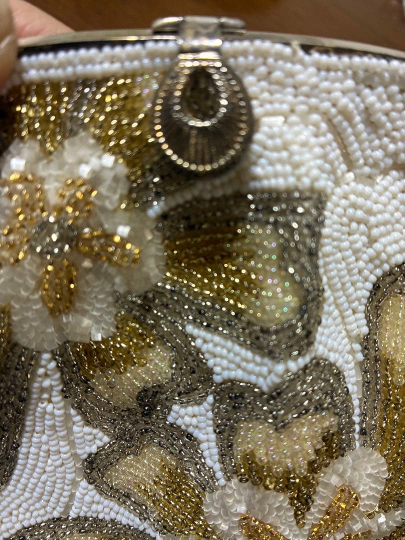 ビーズ刺繍 花柄 クラッチバッグ 総ビーズ - メルカリ