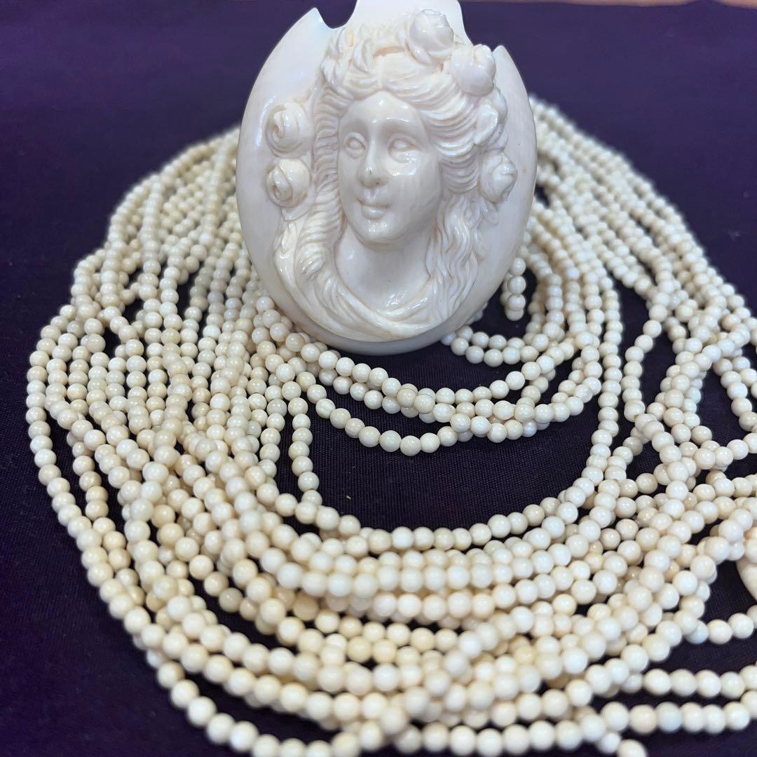 アンティーク 立体カメオ細工 65.5g 4連ロングペンダントネックレス