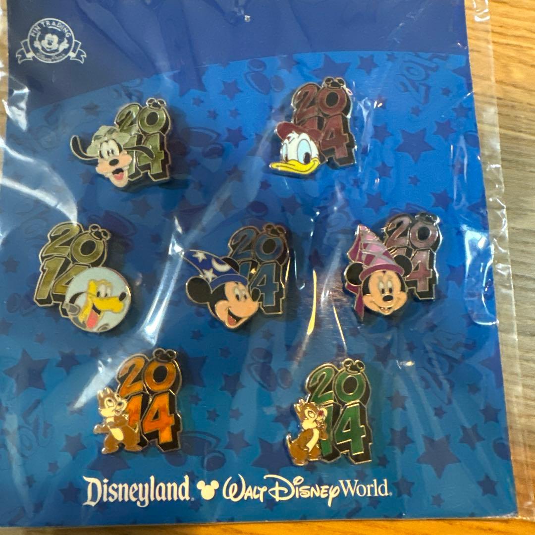 ディズニーピンバッジ 2014年 8個セット ディズニーピンバッジ8個セット - メルカリ