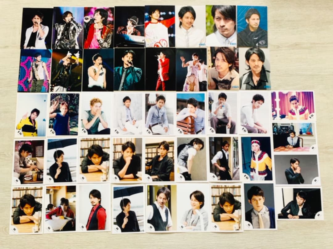 V6 岡田准一 写真 カミセン ComingCentury 初期 旧ロゴ 新ロゴ Amazon.co.jp: V6 カミセン 岡田准一 公式写真 写真 フォト （スリーブ