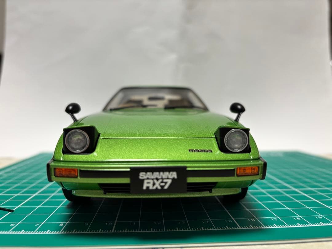 オートアート1/18 マツダ サバンナRX-7(SA22C) - メルカリ