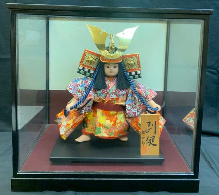 ガラスケース入り　8号 538 剛健　黒塗りケース 怪獣8号 強化ガラスiPhoneケース [怪獣8号] | 公式キャラクター