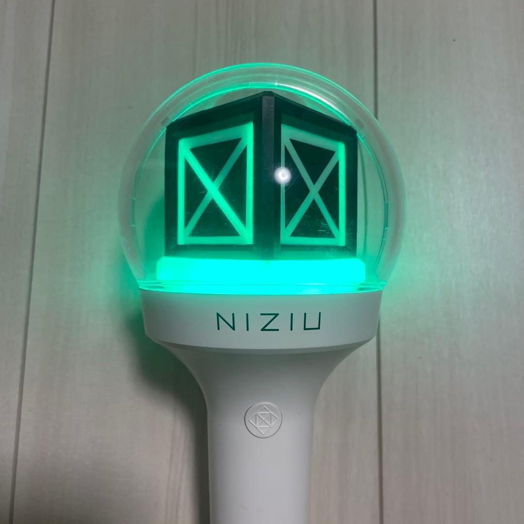 NiziU ペンライト ペンライトケース セット - メルカリ