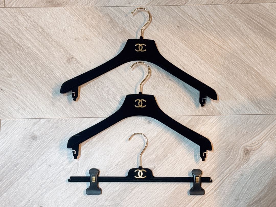お得価格！】CHANEL(シャネル)のハンガー3本まとめ売り！ - メルカリ