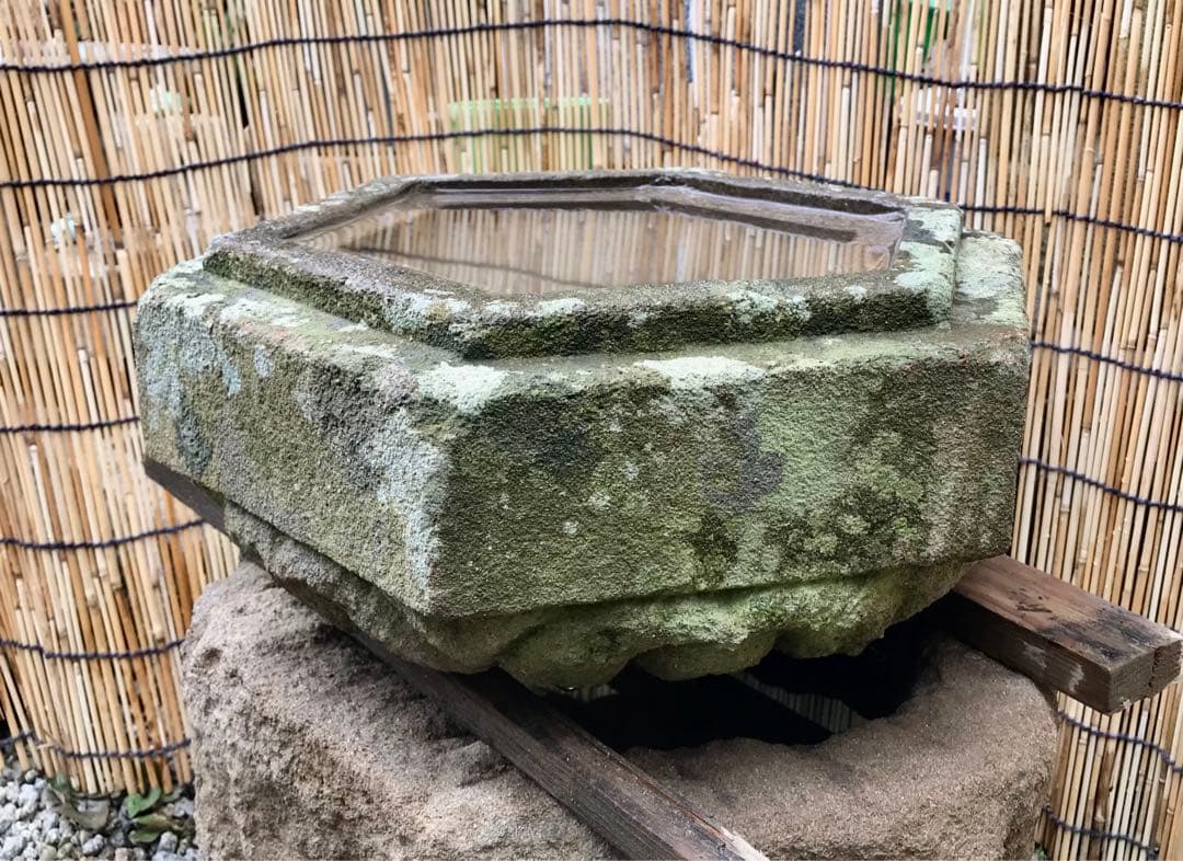 天然石・見立て水鉢・バードバス・蹲・特大サイズ浅鉢】庭石オブジェ