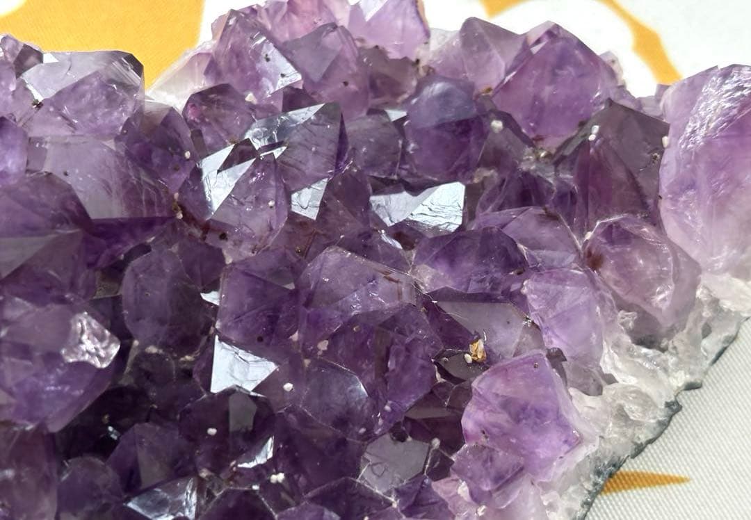 SALE✩.*˚天然石 水晶 アメジスト クラスター 原石 3.5kg 台座付き