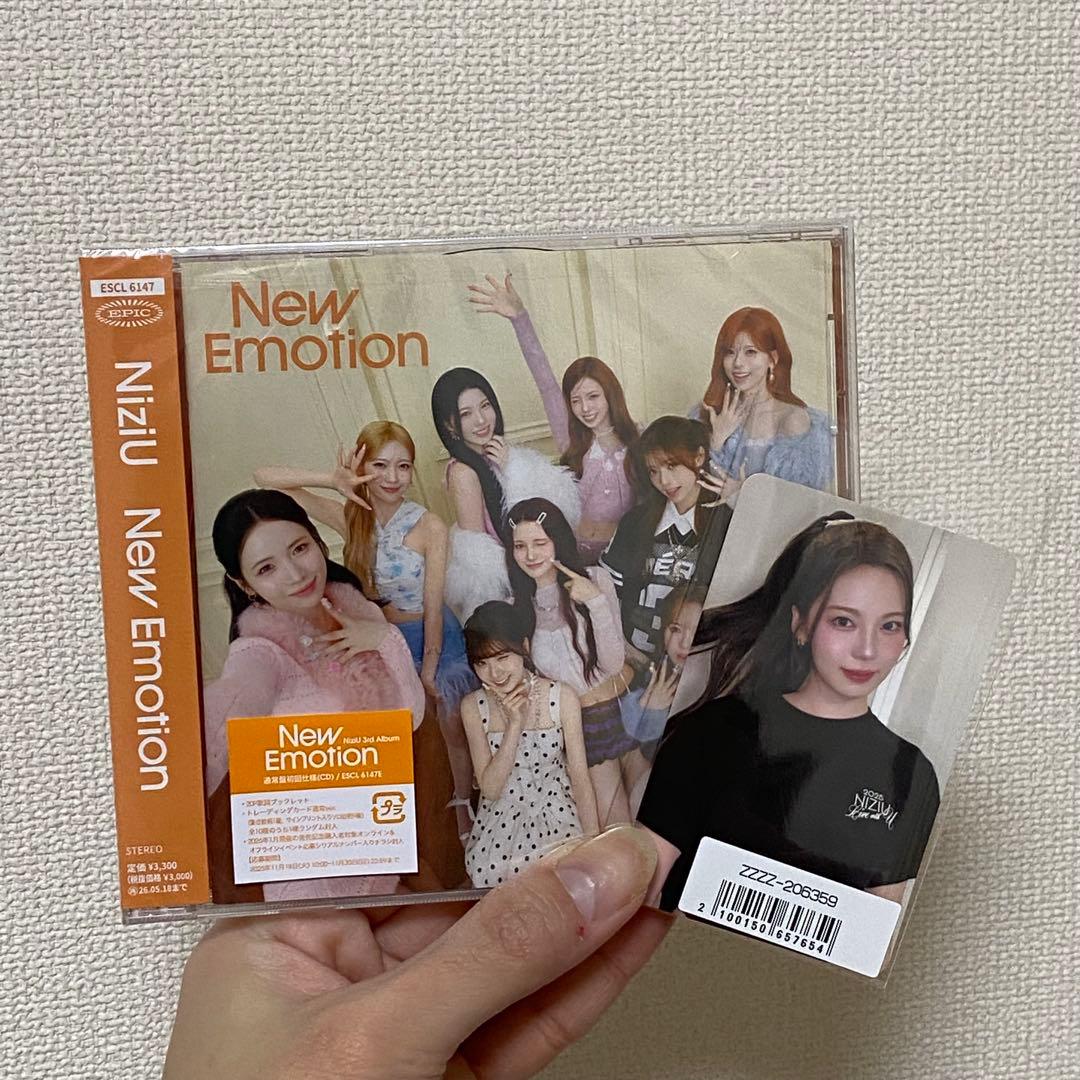未開封 NiziU New Emotion 通常盤 オンラインラキドロ アヤカ - メルカリ