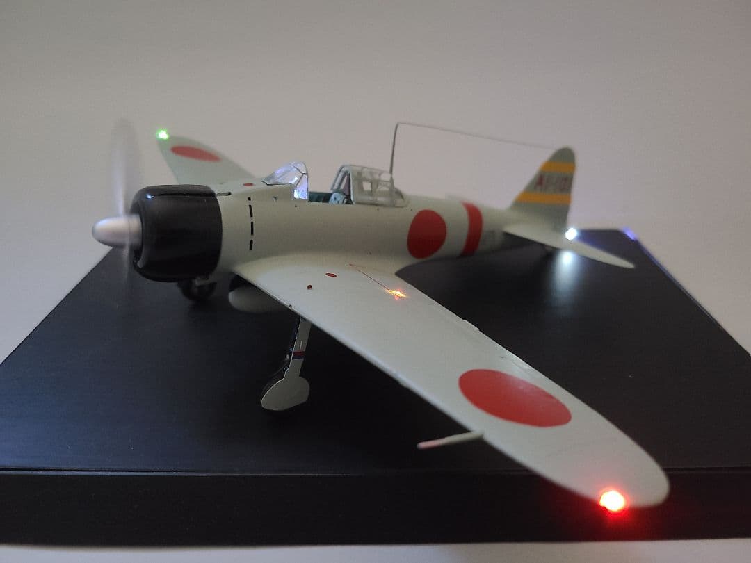日本海軍 零式艦上戦闘機21型 空母赤城搭載機 リアルモーターライズ完成品 完成品 :: 飛行機 :: 日本海軍 三菱A6M2 零戦 21型 第一航空艦隊赤城