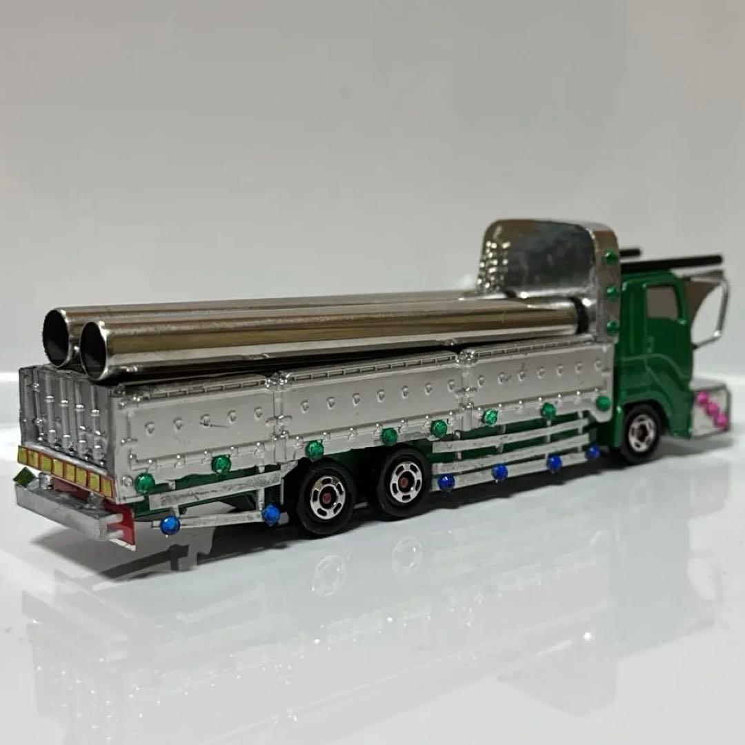 トミカ改造 いすゞ ギガ 平ボディ デコトラ - メルカリ
