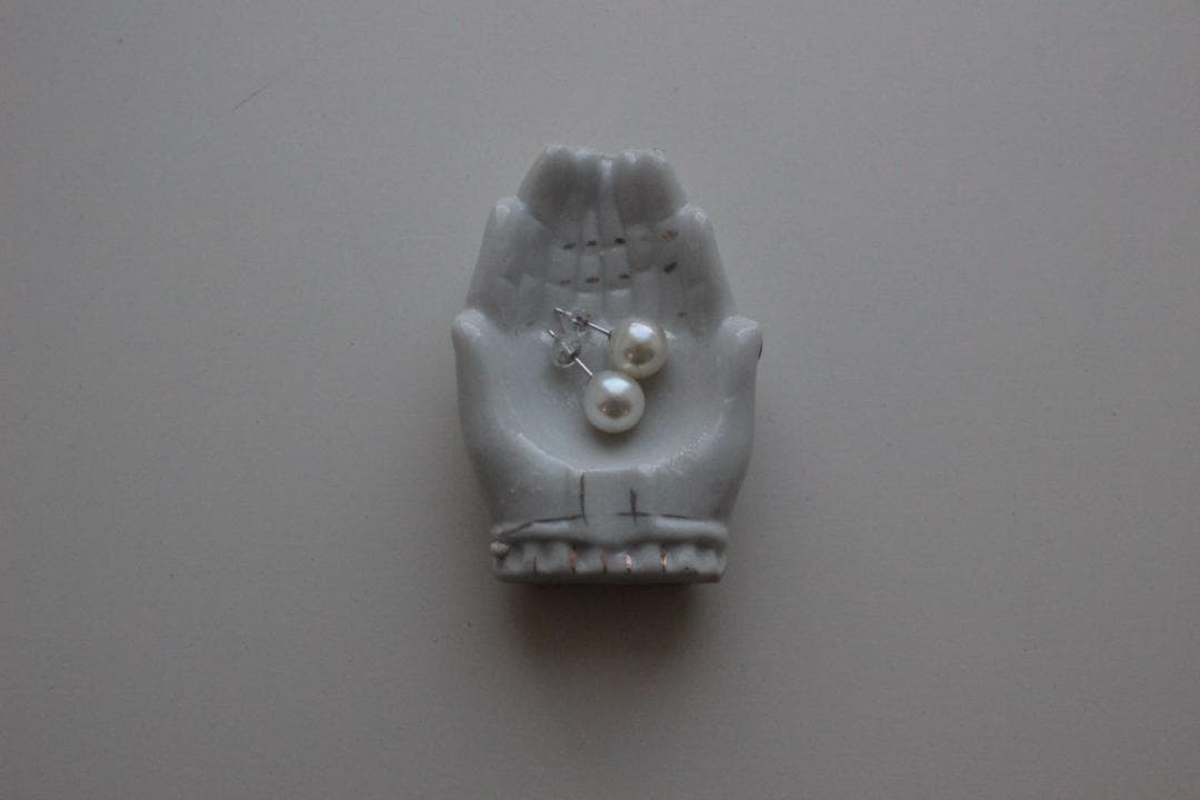 【A】ホワイトハンドモチーフ/Made in Japan /陶器製・小物入れ 楽天市場】磁器製 楕円 蓋物(オーバルBOX)日本製 磁器 小物入れ