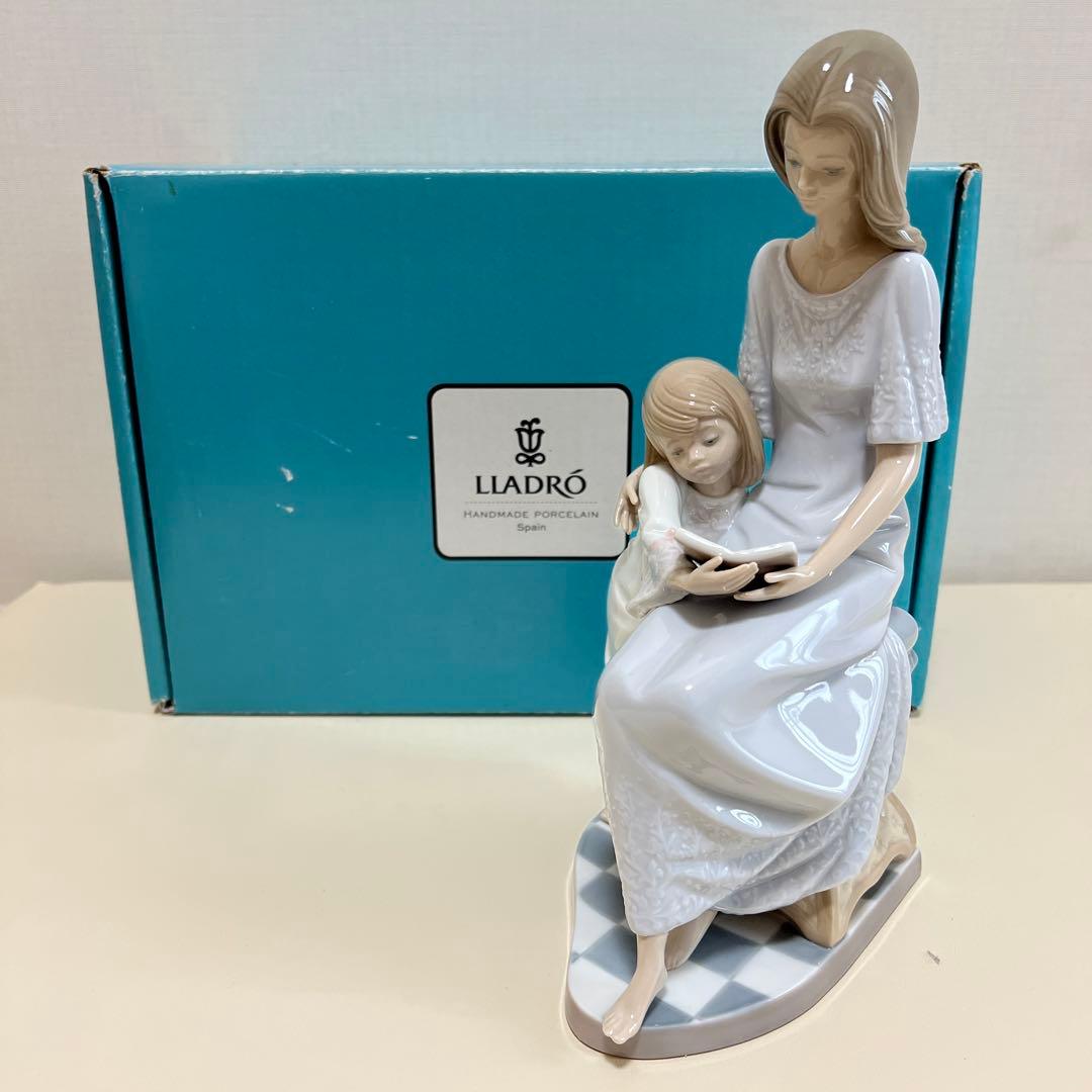 リヤドロ『お休み前のご本』