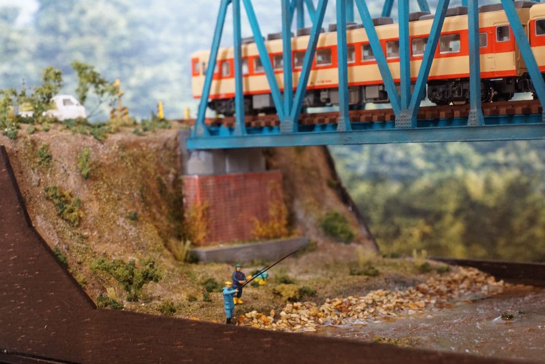 Nゲージ鉄道模型ジオラマ トラス橋を渡る地方ローカル線