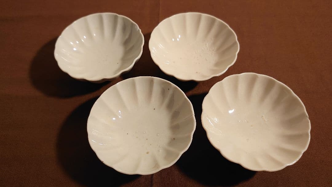 李朝　白磁　古伊万里　伊万里　輪華鉢　豆鉢　蔵出し　４客 色絵花卉文輪花鉢〈伊万里／〉 文化遺産オンライン