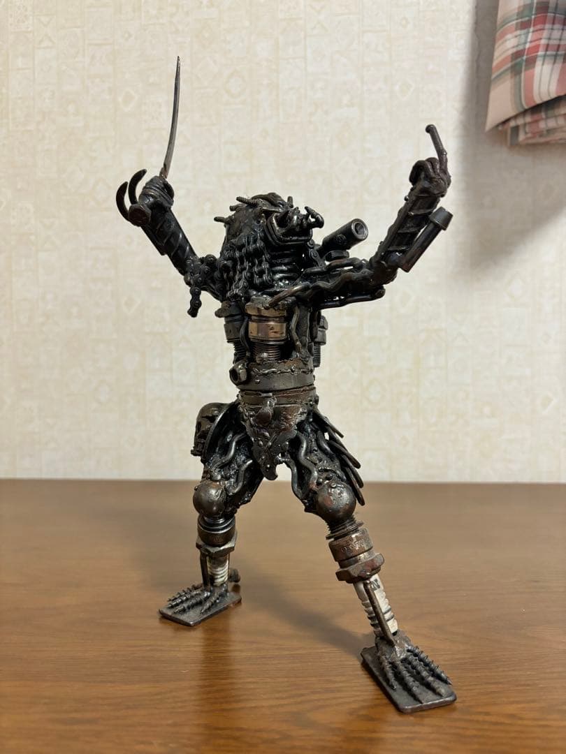 スクラップアート/廃材アート　プレデター プレデター 金属フィギュア 廃材アート作品 プレデター 置物｜Yahoo