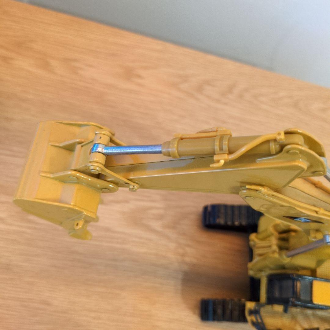 キャタピラー5110B バックホー 重機ミニチュア 模型 - メルカリ