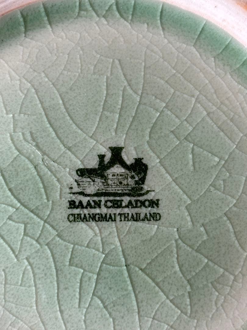 タイ・チェンマイの陶芸工房「バーン・セラドン」のティーポット