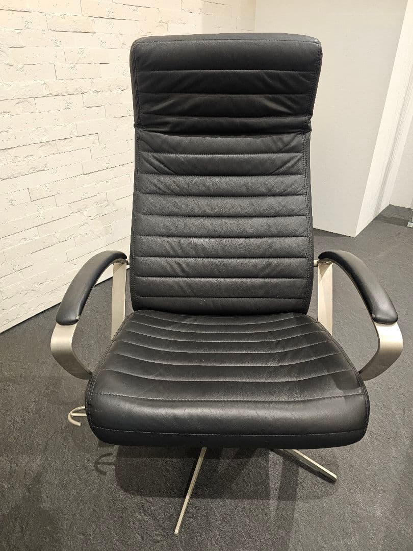 セット売り　 BoConceptリクライニングチェアとオットマン Porto オットマン | Footstool | Porto | Frans Schrofer | ボーコンセプト