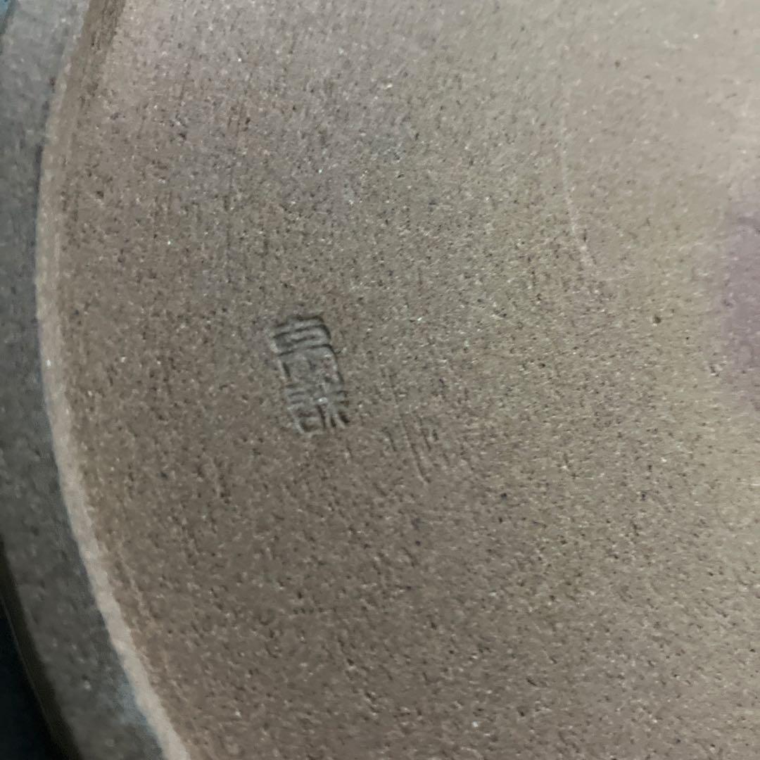 金彩皿「音羽山東哉造」（径３１㌢、高４．６㌢）