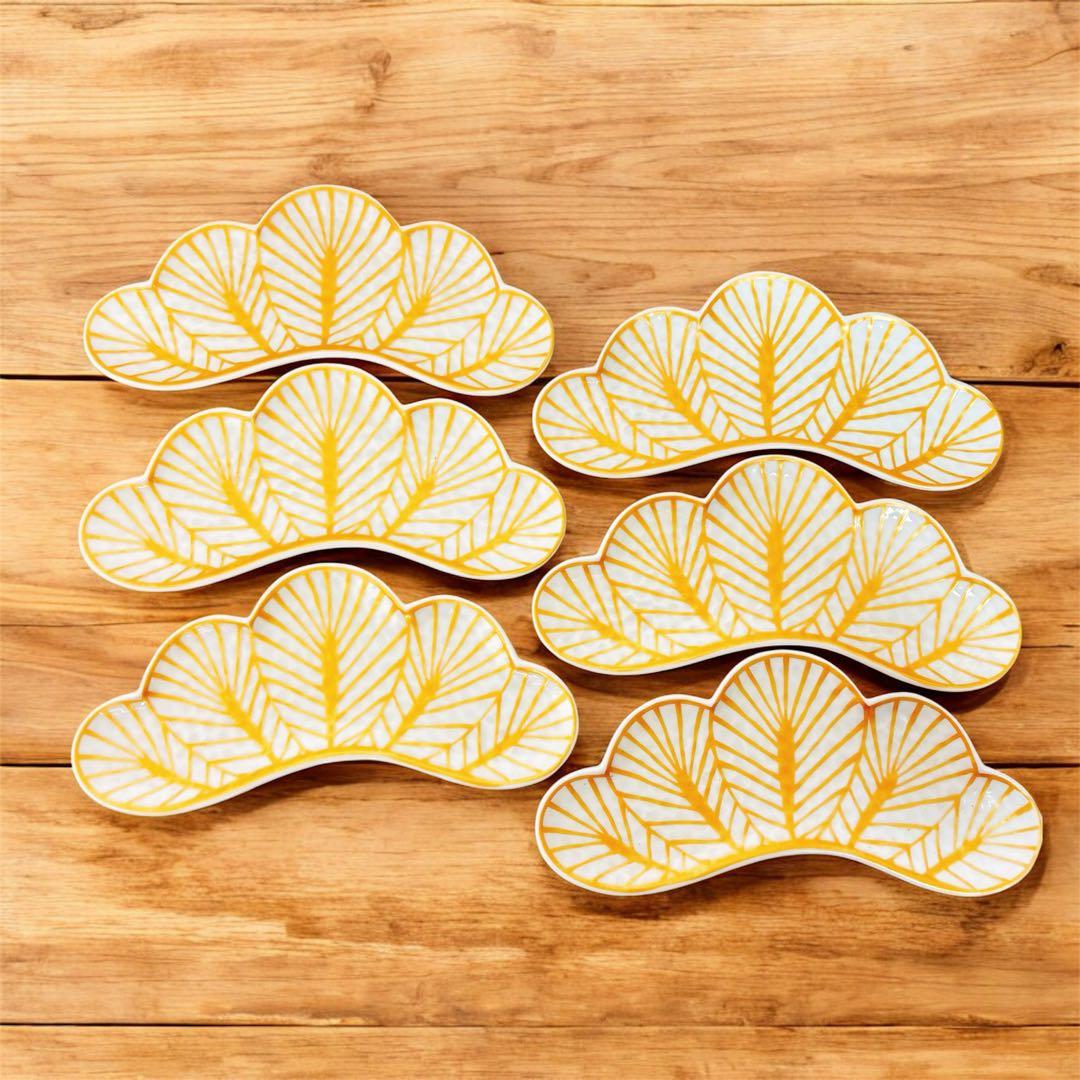 有田焼　幸楽窯　錦金松葉形前菜皿×6特別セット　15点セット Amazon.co.jp: 有田焼 幸楽窯 錦金松葉形前菜皿 銘々皿 6点セット