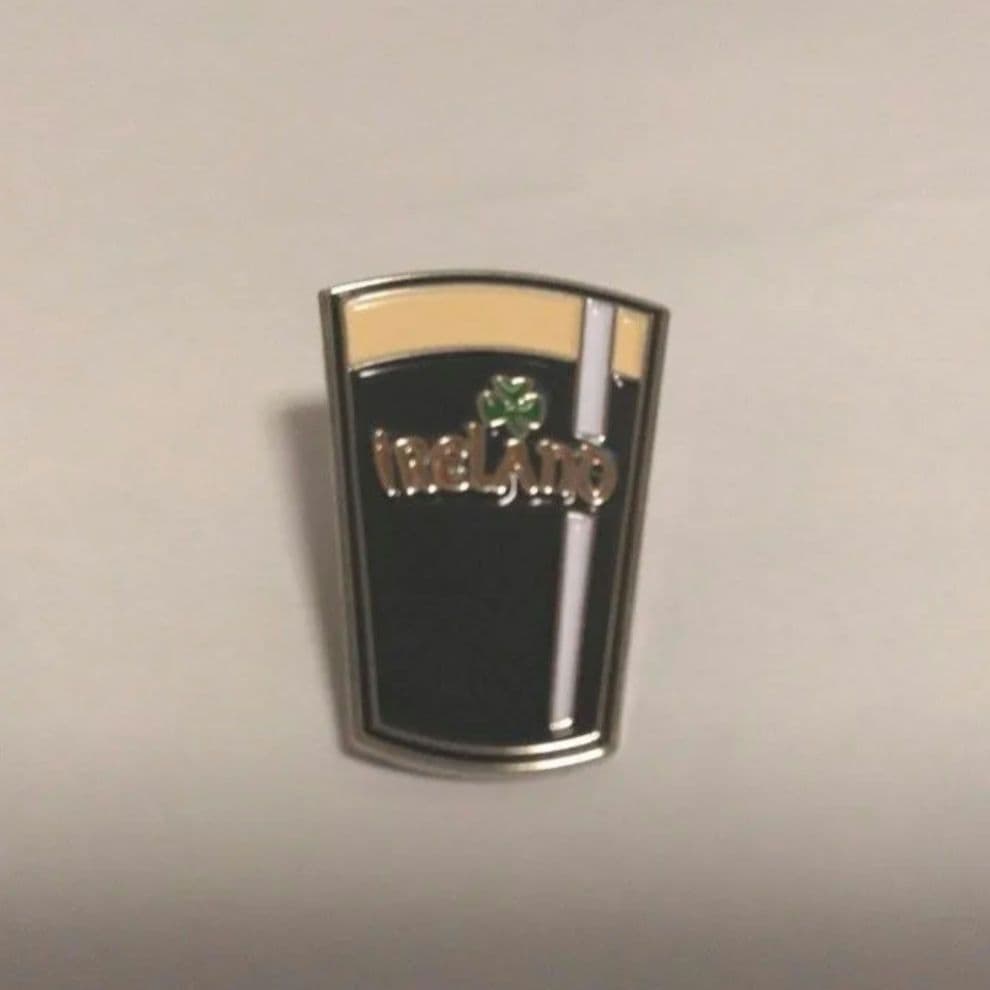 アイルランド ビール ピンバッジ クローバー Ireland 白 黒 緑 橙