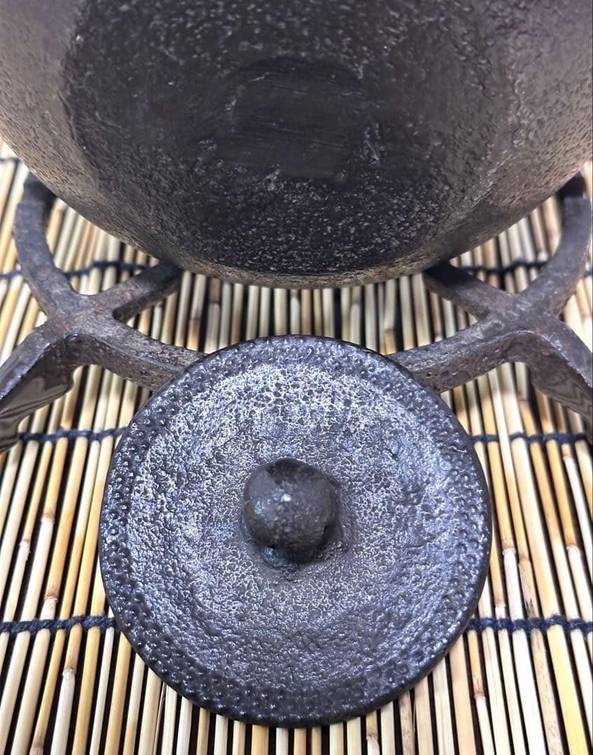 新品、供箱等付属品付 南部藤枝工房 藤枝 昌行作12型アラレ 南部鉄瓶