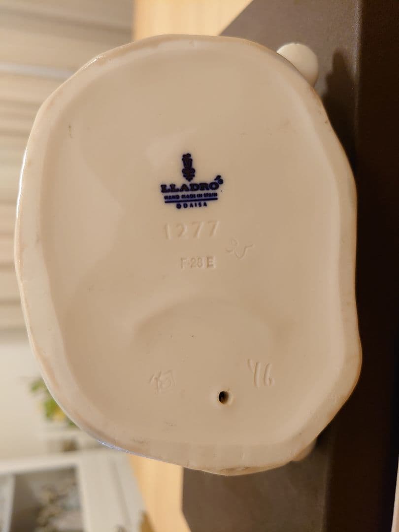 美品 絶版 希少】LLADRO リヤドロ 1277『かたつむりをあげる少女