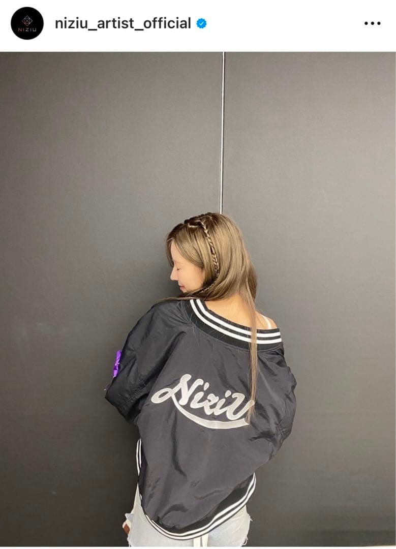 NiziU スタジアムジャケット - メルカリ