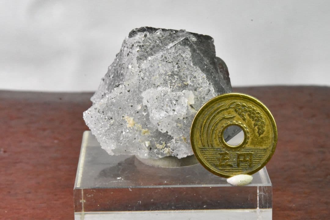 ナイジェリア Akwana産 フローライト06 ドゥルージークォーツ付き