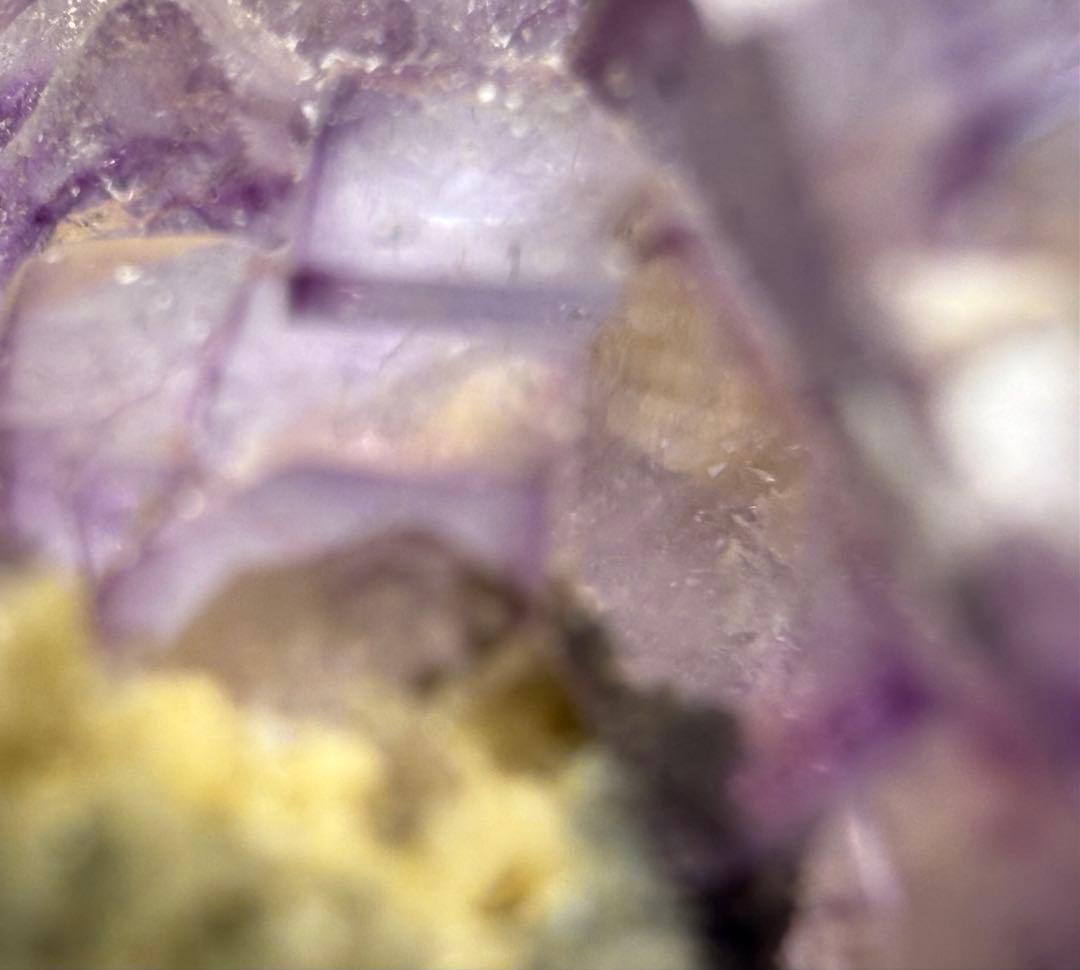 ヤオガンシャン産 クォーツ＆パイライト共生フローライト 鉱物標本