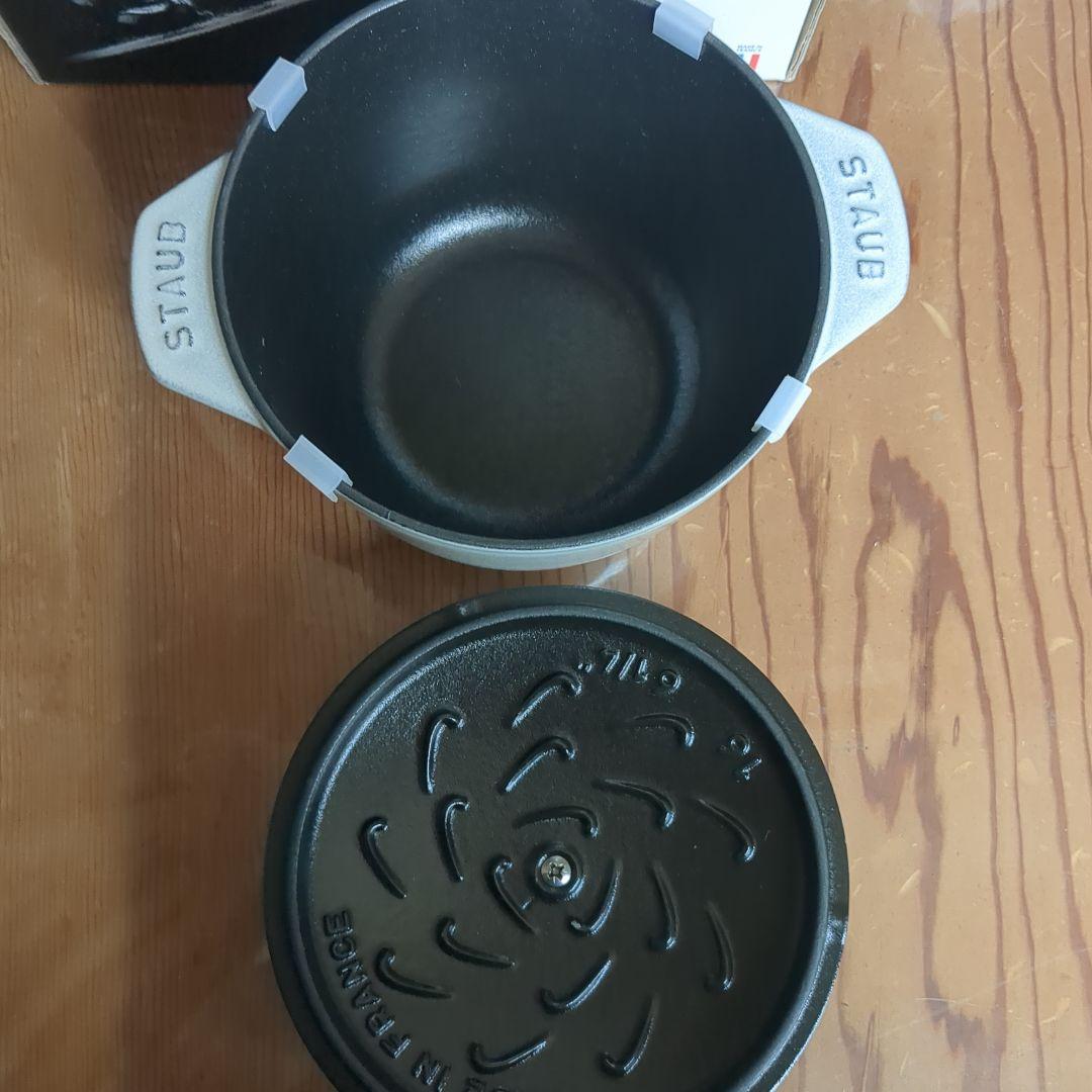 Staub カンパーニュlily 2個セット - メルカリ