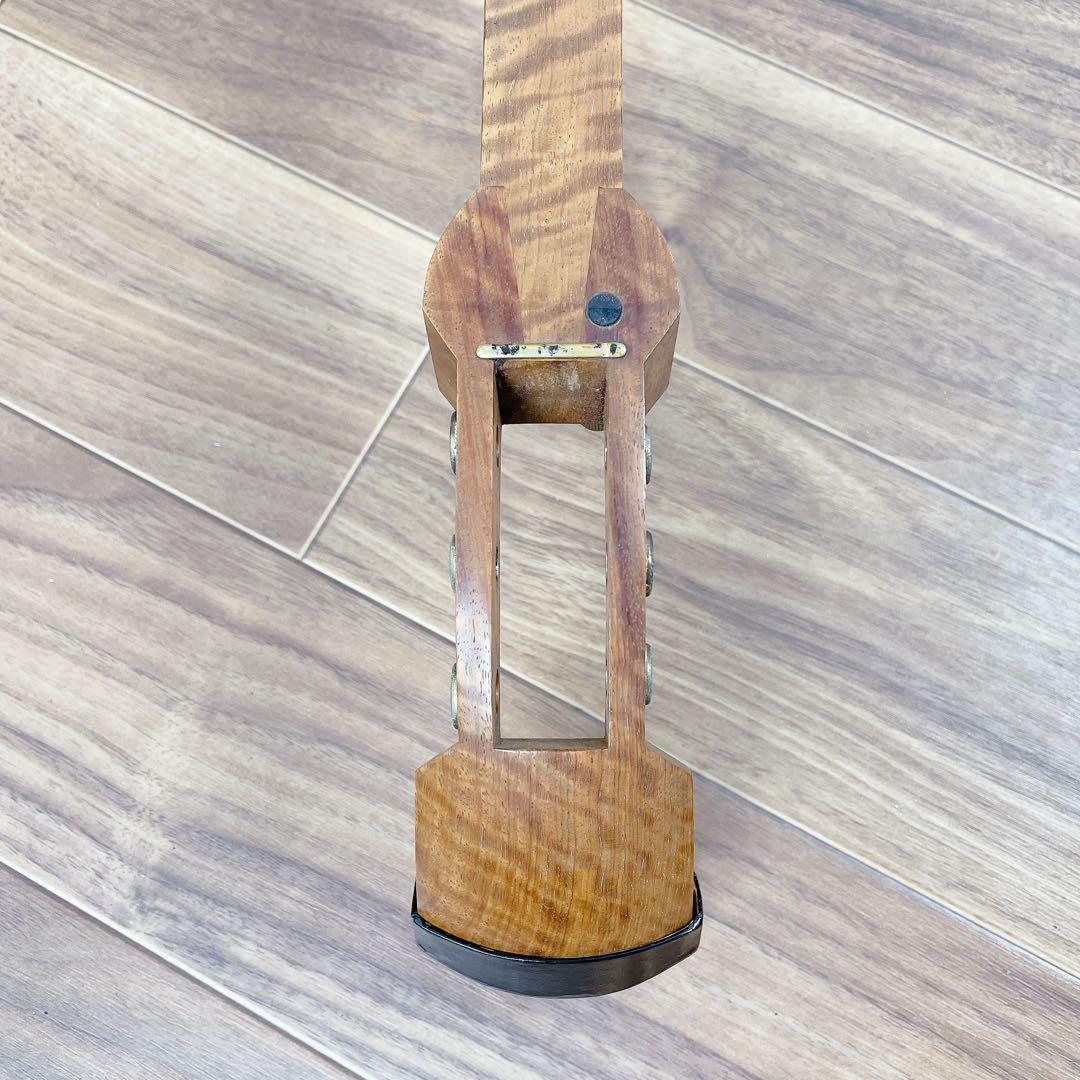 希少】三味線 中棹 白紅木 犬皮 丸打胴 一本溝 天然糸巻き 撥 - メルカリ