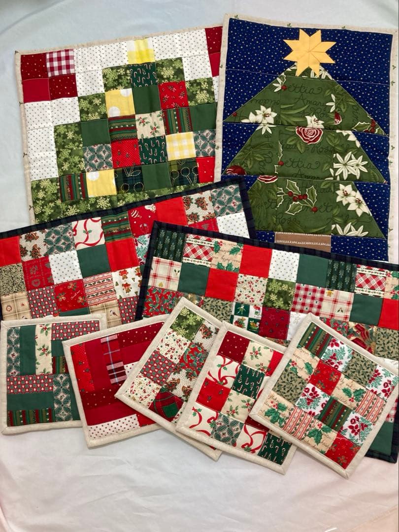 クリスマスパッチワークキルトまとめて　ハンドメイド パッチワークキルト クリスマスタペストリー - きの猫工房 | minne