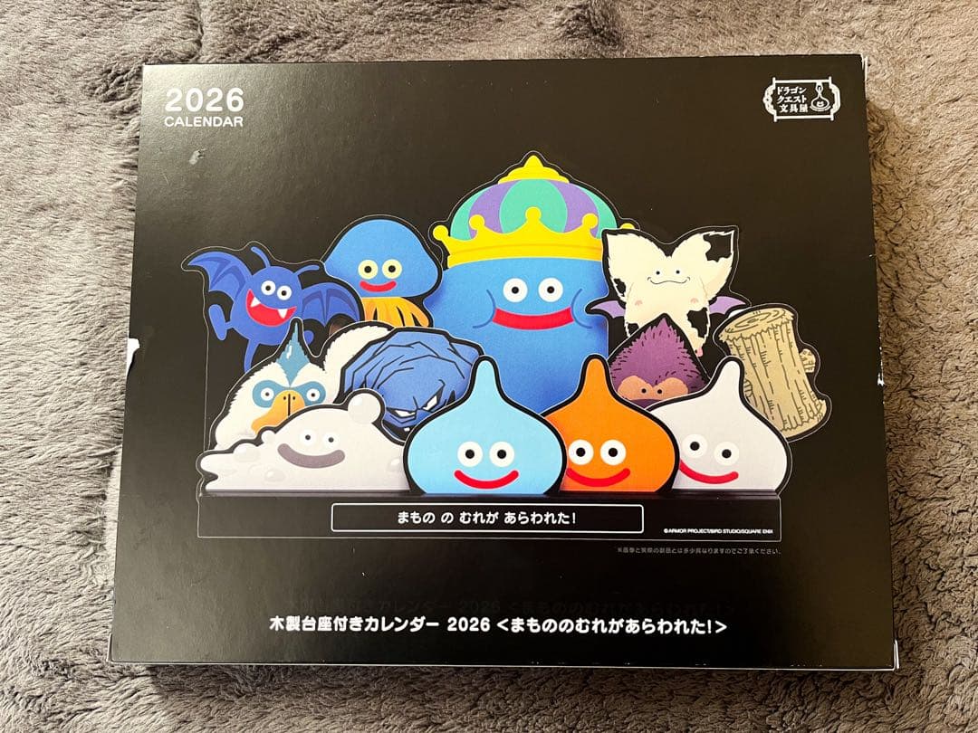 ドラゴンクエスト】文具屋 木製台座付きカレンダー 2026 - メルカリ
