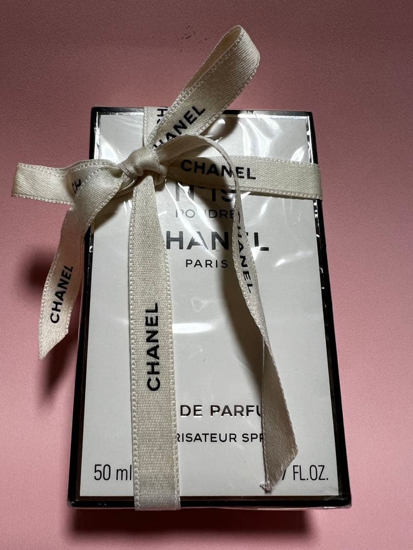 シャネルNO１９　プードレオードウパルファム(ヴァポリザター) シャネル N°19 オードゥ トワレット（ヴァポリザター） - 100 ml