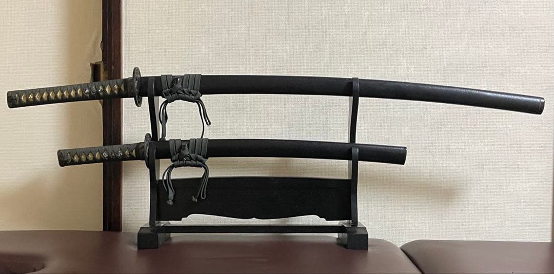 ハチワレ　模造刀　居合刀　太刀　脇差　刀掛け　武具　U0331 ハチワレ様専用 模造刀 居合刀 太刀 脇差 刀掛け 武具 U0331 - メルカリ