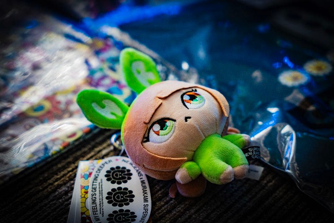 新品♡newjeans♡ヘリン・ぬいぐるみ キーリング・村上隆コラボ - メルカリ