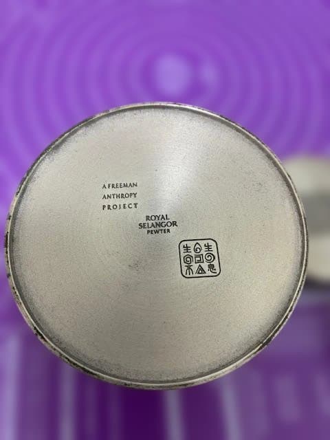 伝統工芸ピューター王室御用達ロイヤルセランゴールの錫の茶筒。高さ16