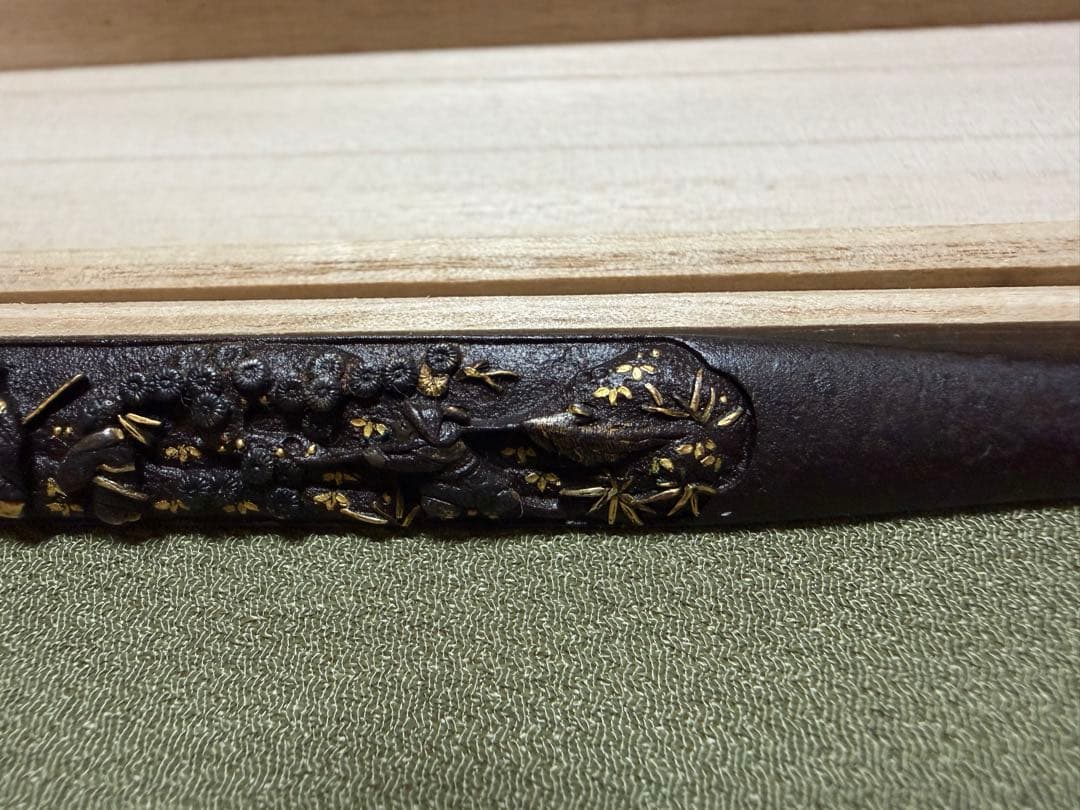 無銘 鉄元堂派 鉄地金銀象嵌 笄 桃園三傑図 出来抜群（刀装具目貫小柄