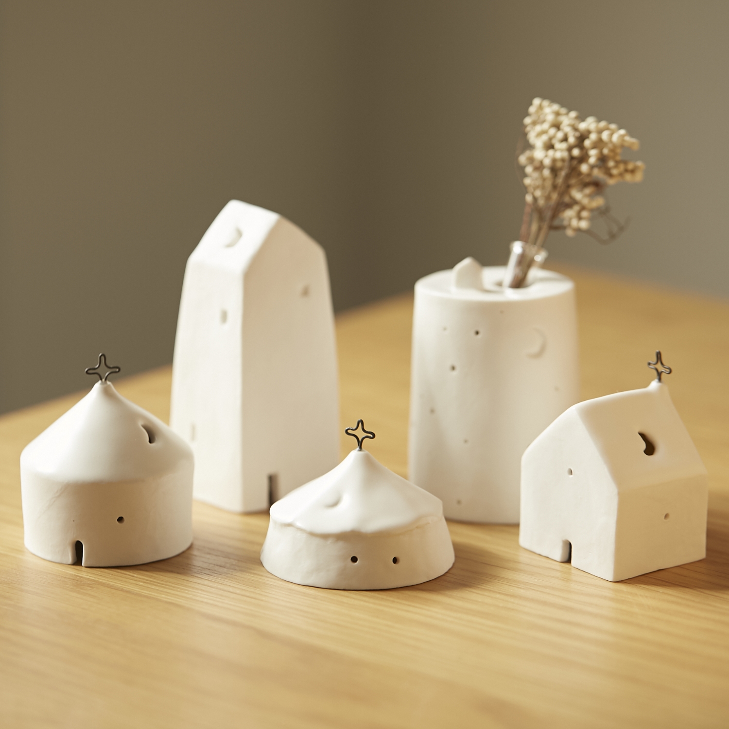 h.u.g/灯りのオブジェ yozora -一輪挿しにもなる三日月がぼんやり