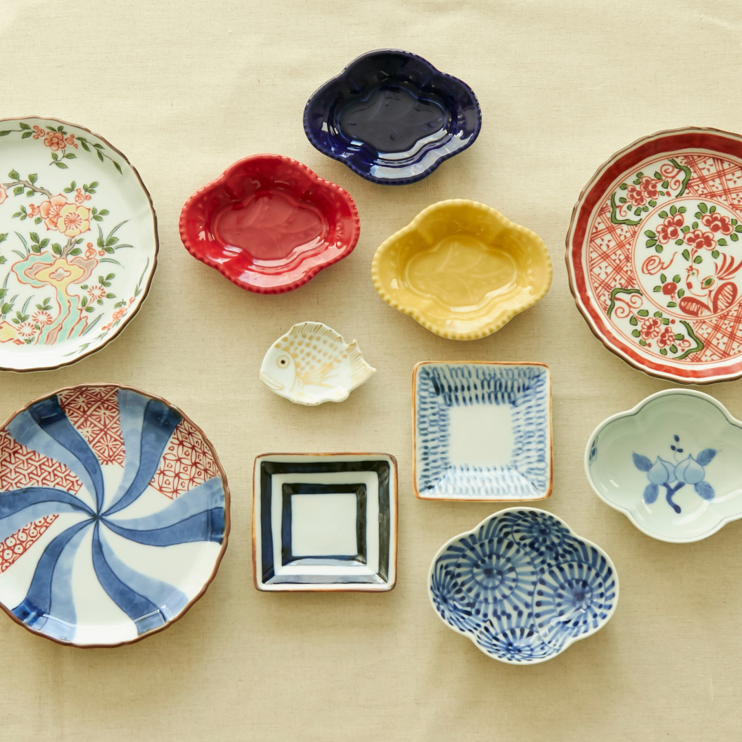 与山窯 桔梗渕4.5寸皿 色絵市松魚文 -ハレの日の席を彩り豊かに演出