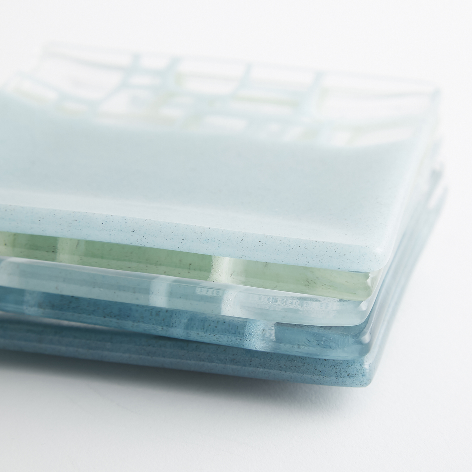 サブロウ/角皿 小 c -水の波紋をイメージした美しいモザイク柄のガラス