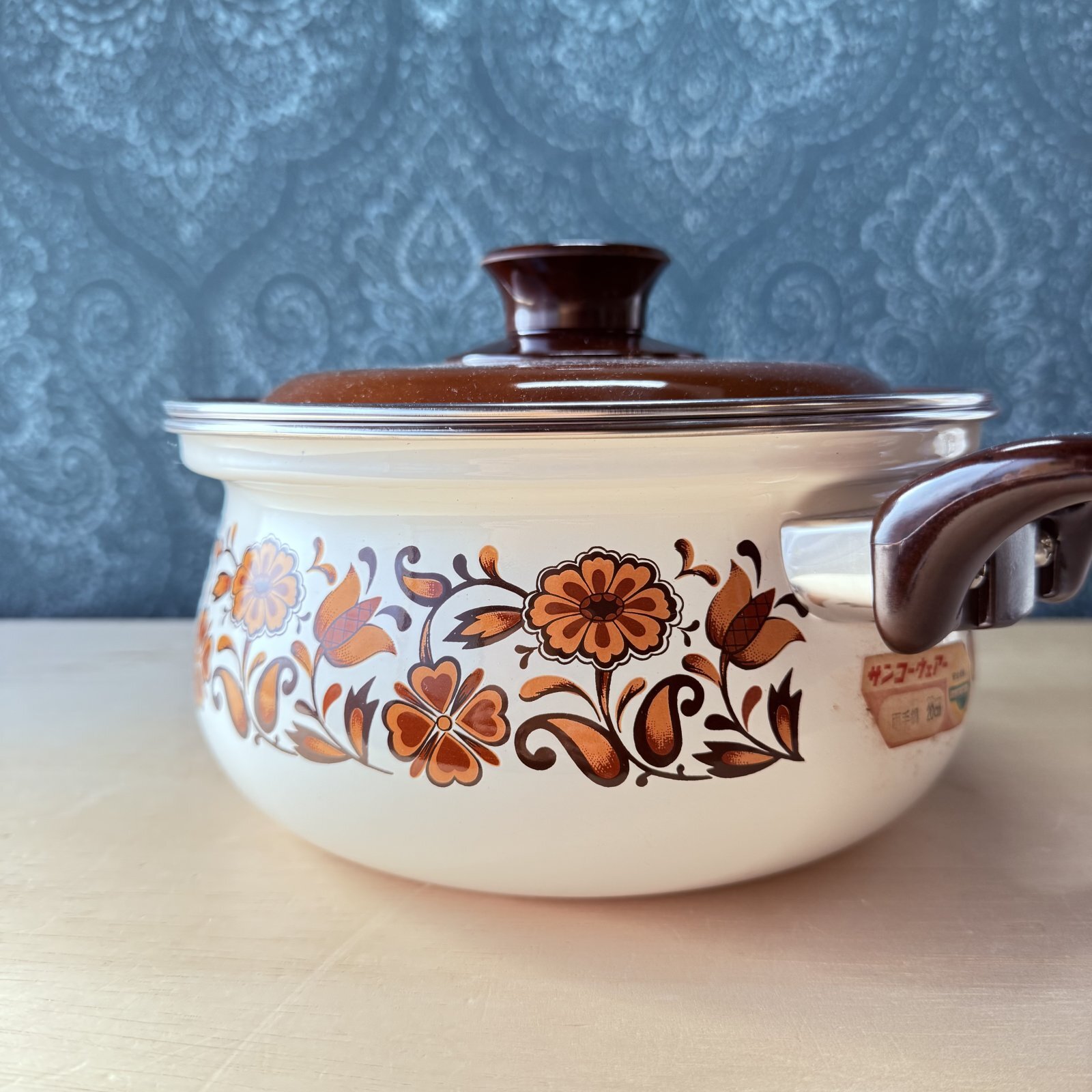 サンコーウェア モダンブラウン蓋 北欧風 花柄 ホーロー両手鍋 20cm